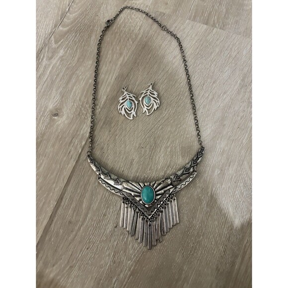 Southwestern Style Turquoise Silver Tone Beaded Necklace Earring Set Faux Stone - Picture 4 of 7